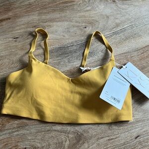 Alicia keys Small mustard sports bra